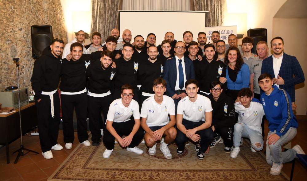 Viagrande, presentazione in grande stile: "Entusiasmo, orgoglio e voglia di fare squadra"