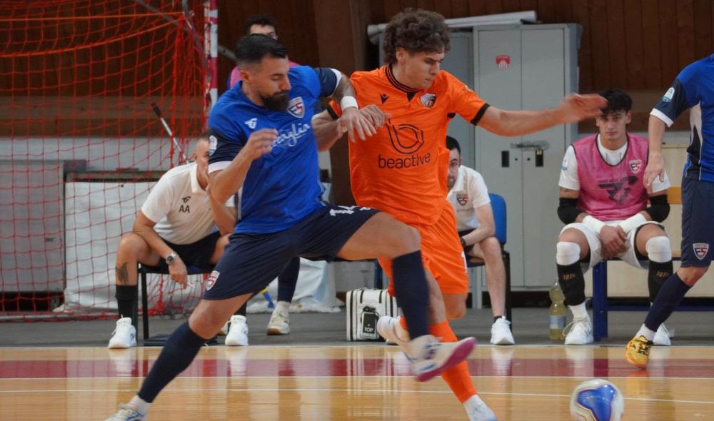 Cutrupi capitalizza l'assist di Taborda, la Fortitudo riacciuffa l'Active: è 1-1 nel derby