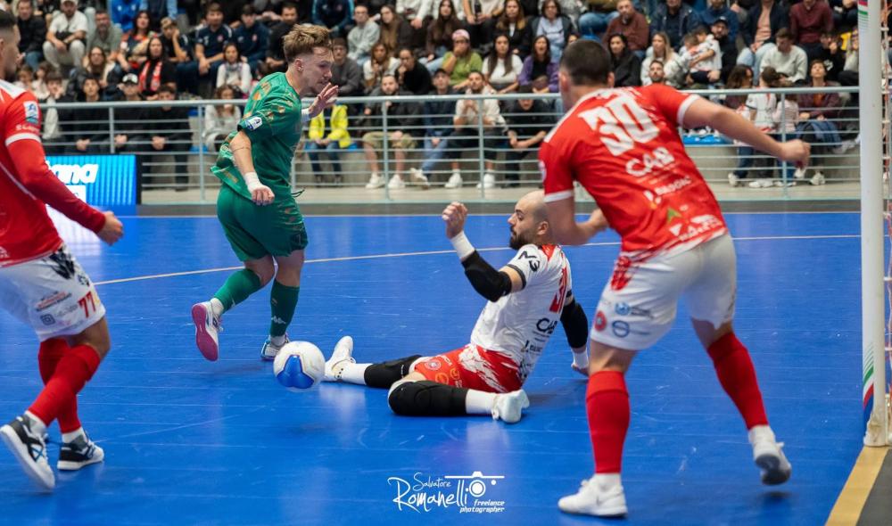 Al Giovinazzo non bastano tre reti di vantaggio: il derby col Capurso finisce 4-4